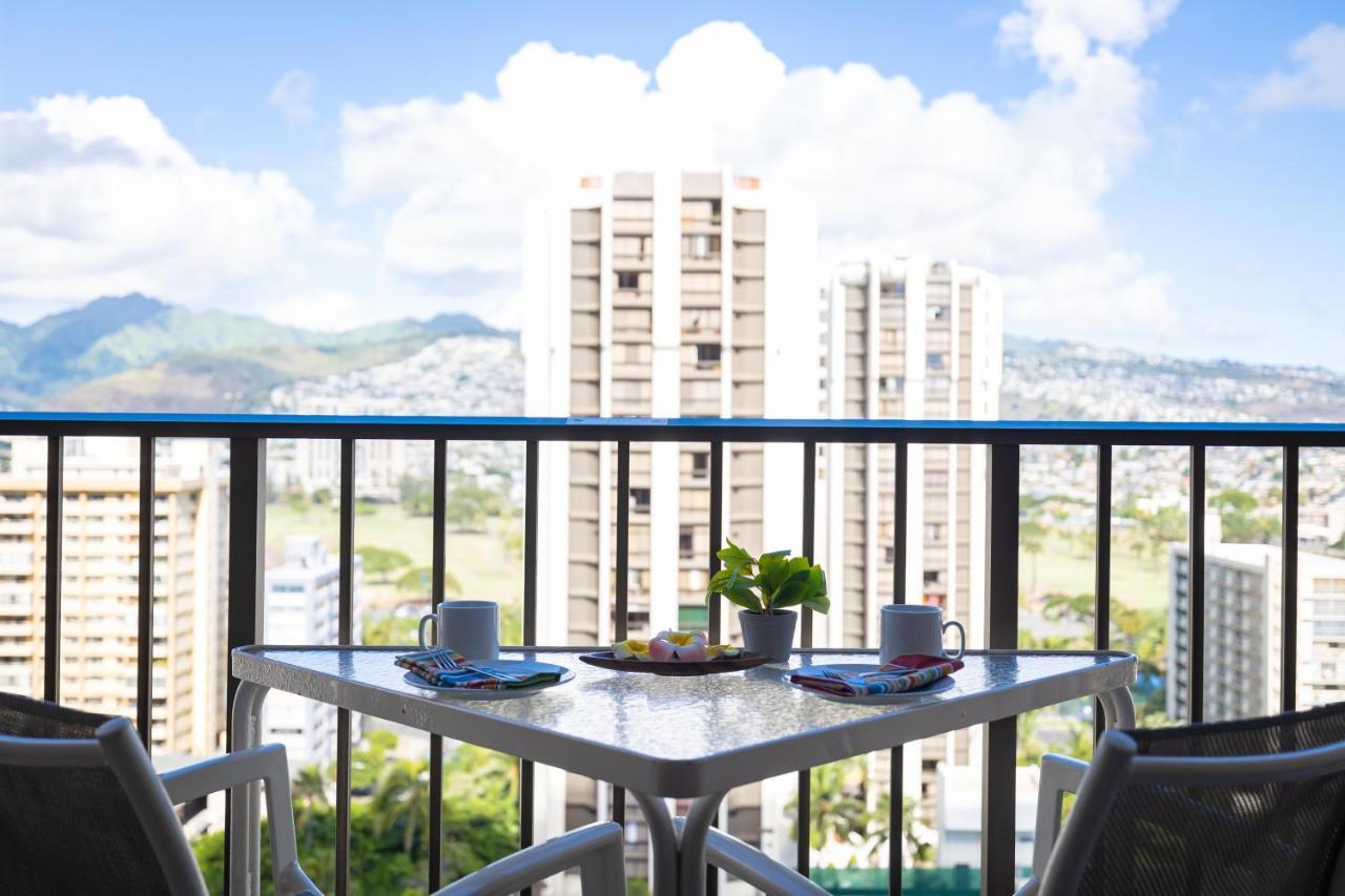 Beautiful Mountain View In Waikiki Sunset With Parking Apartment Хонолулу Екстериор снимка