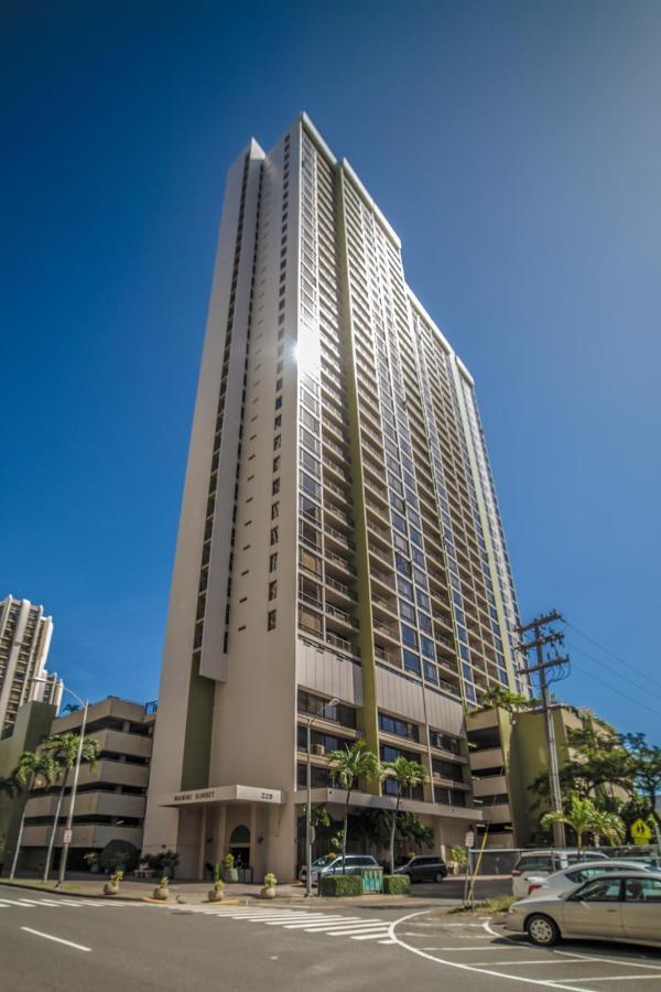 Beautiful Mountain View In Waikiki Sunset With Parking Apartment Хонолулу Екстериор снимка